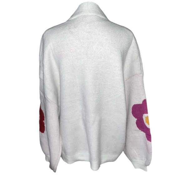 RAIN AND ROSE Oversized Flower Pop Cardigan - Picture 5 of 7